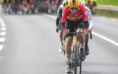 Stage 17 breakaway battle looms after punishing start from Chambéry