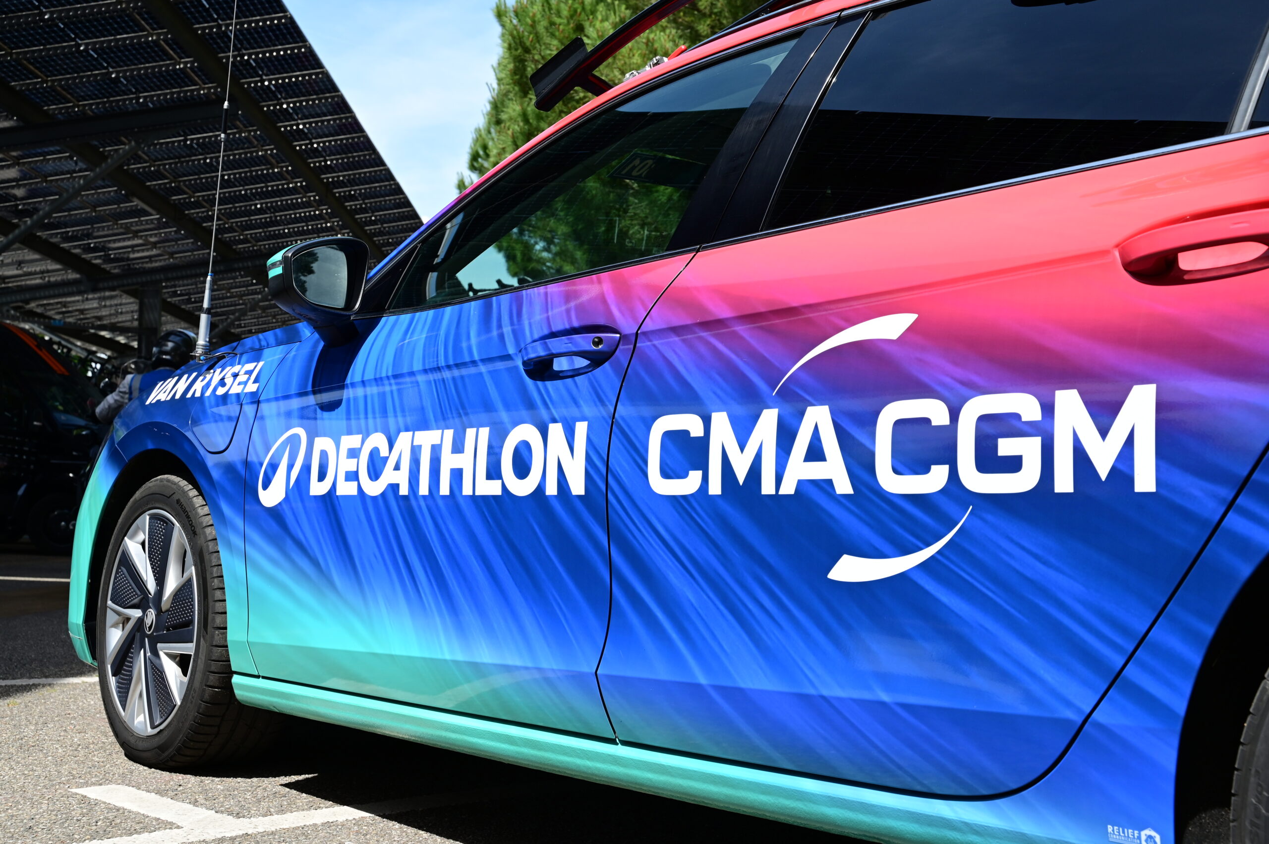 Decathlon women's team - Decathlon CMA CGM car