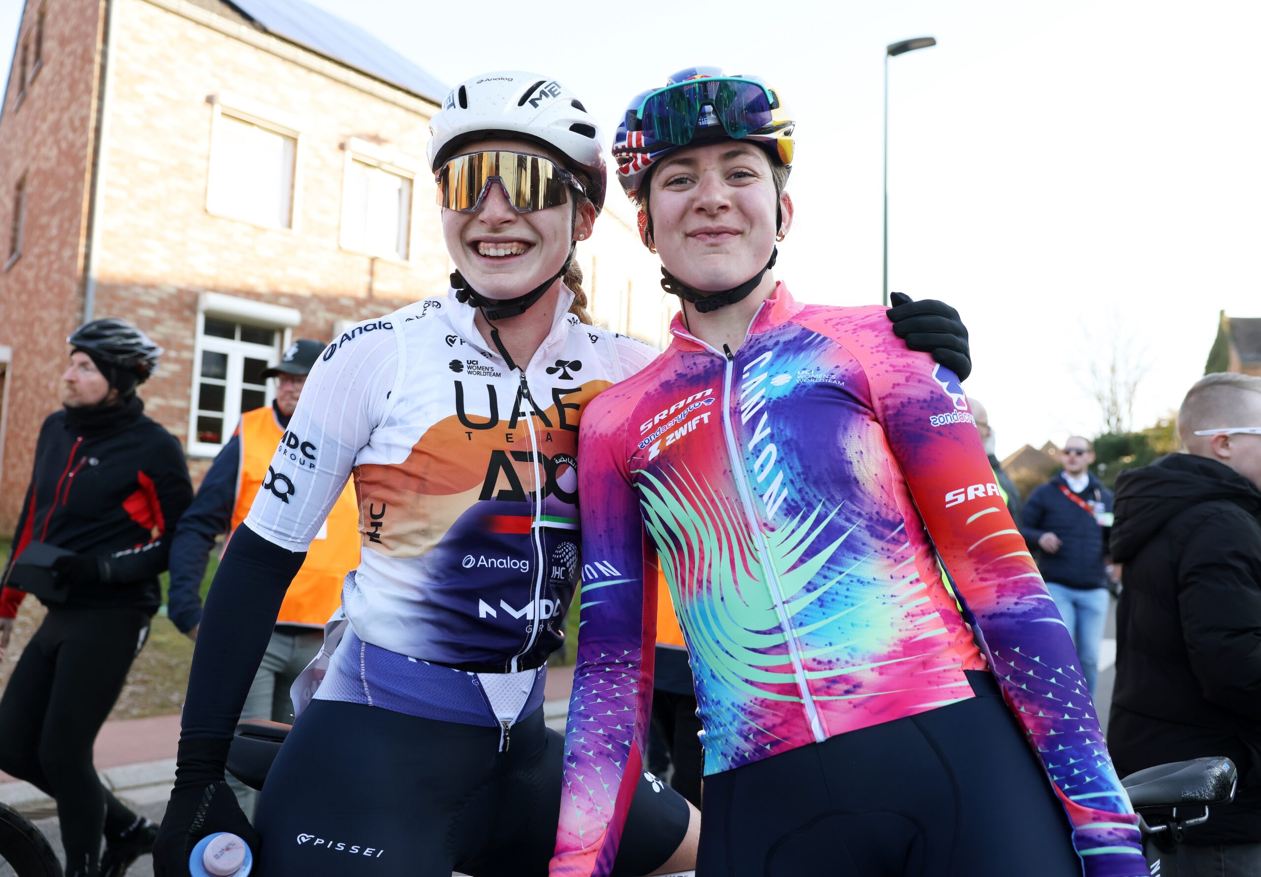 Tour of Britain Women - Elynor (left) and Zoe Backstedt 2026