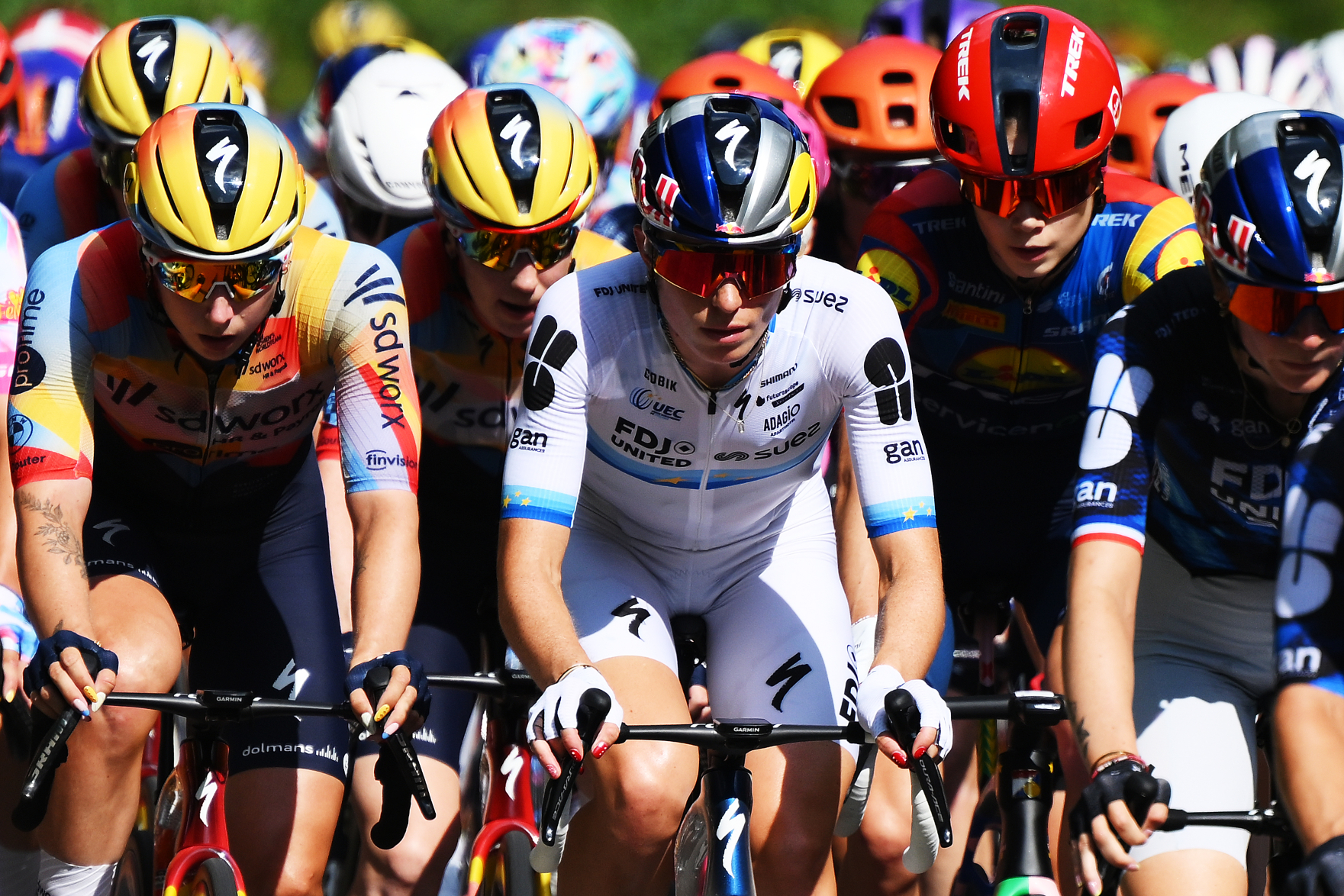 Demi Vollering - Demi Vollering at the Tour de France Femmes avec Zwift