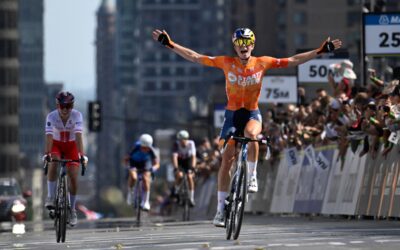 Vollering rainbow jersey win comes after tense late duel with Niewiadoma